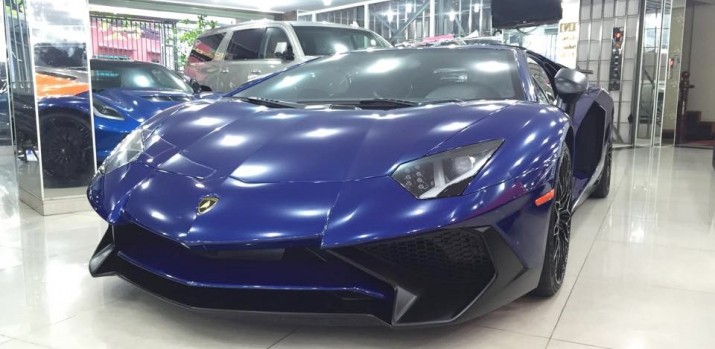 "Siêu bò" Lamborghini  Aventador LP 700-4 Roadster SuperVeloce có chính thức ra mắt thị trường toàn cầu tại triển lãm Geneva hồi tháng 3/2015 với số lượng hạn chế chỉ 500 chiếc trên toàn cầu.